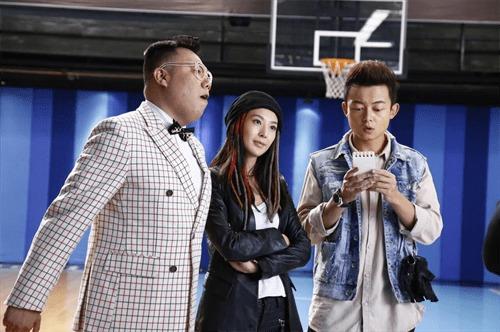 娱乐追击,揭秘明星幕后故事，带你走进璀璨星光背后的世界